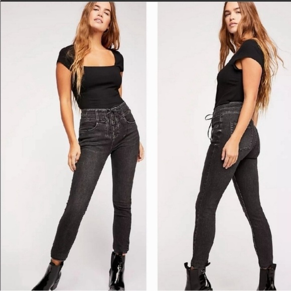We The Free Curvy High Rise Lace Up Black Jeans
Size 26 - Picture 1 of 6
